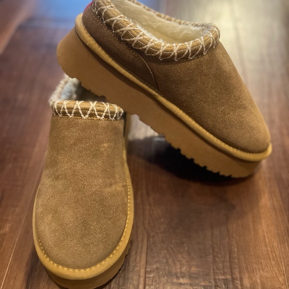 Pink Lily Shoes - Cozy Tan Women’s Platform Slippers